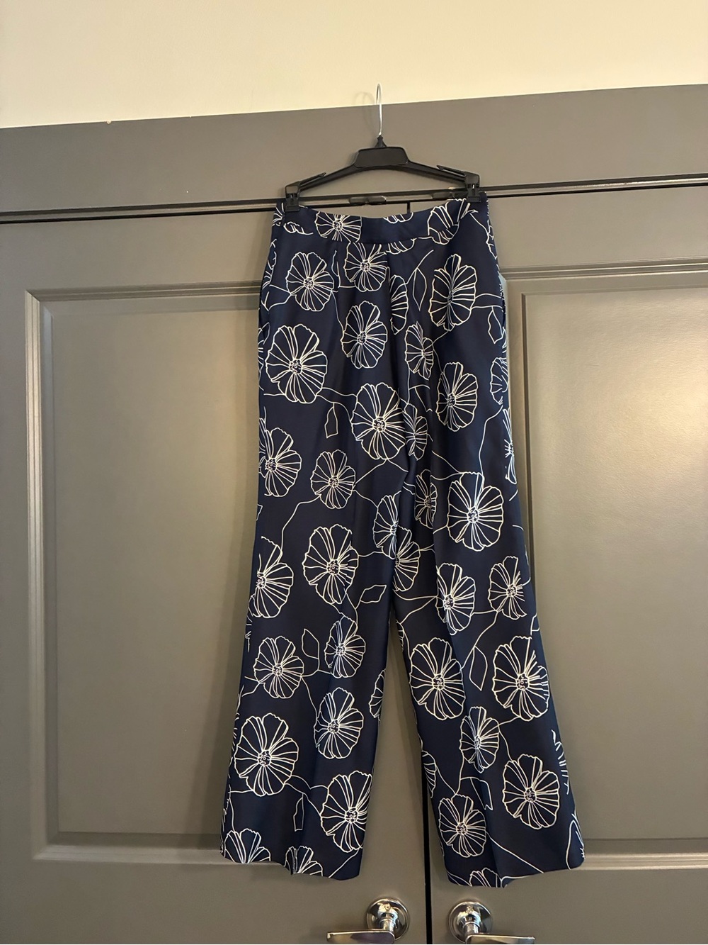 CH Carolina Herrera Navy and White Floral Wide-Leg Pants in Silk